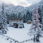 Chalet Queen فندق 2*