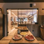 Chalet Queen فندق كنازاي