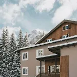 Chalet Queen فندق كنازاي