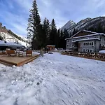Chalet Queen