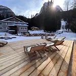 Chalet Queen
