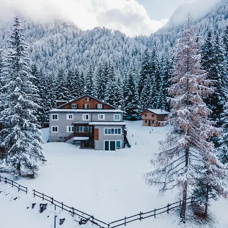 Chalet Queen Hotel 2*