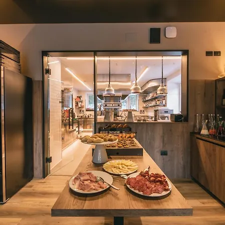 Hotel Chalet Queen 2*