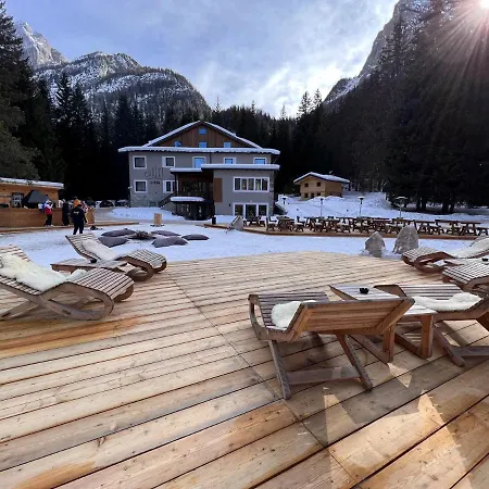 Hotel Chalet Queen 2*