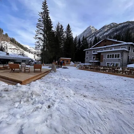 Chalet Queen