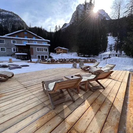 Chalet Queen