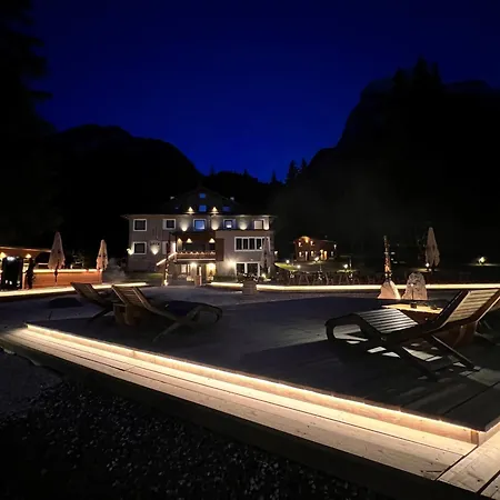 Chalet Queen Hotel