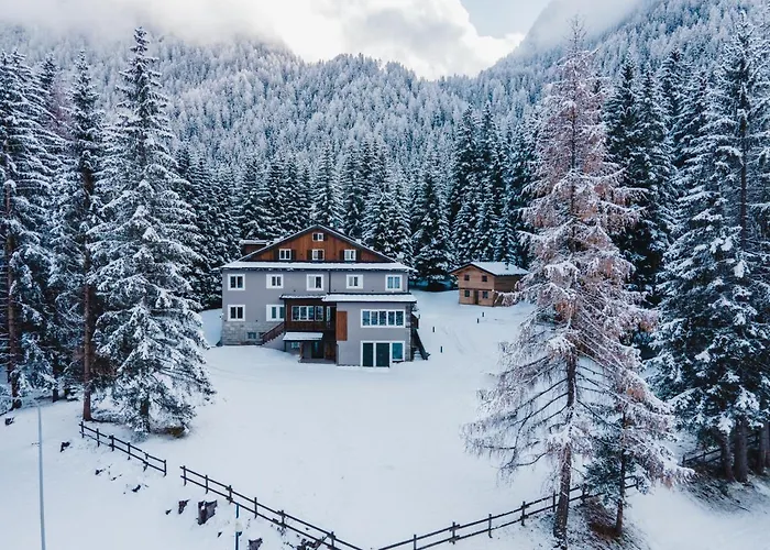 Chalet Queen Hotell 2*